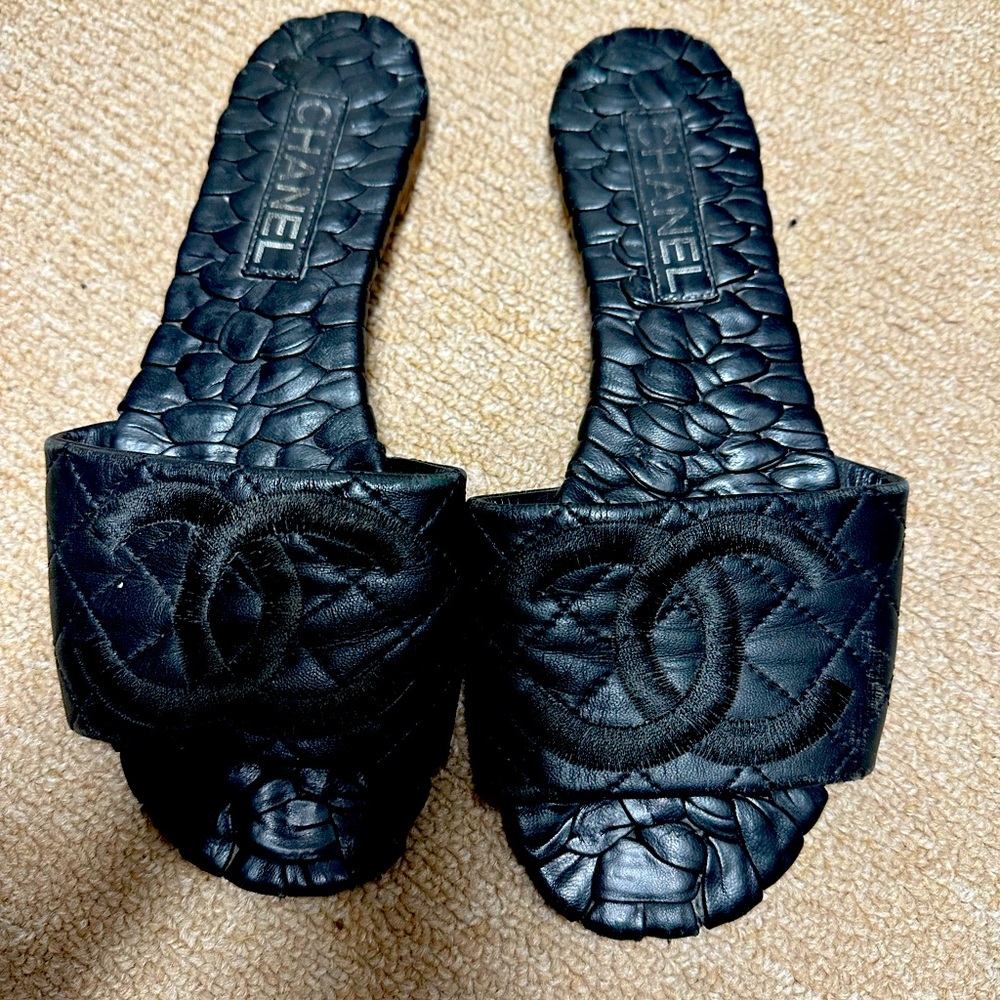 Chanel black leather mule 37.5